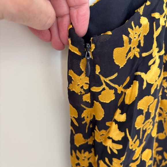 Club Monaco Burnout Cami Chemise Silk Blend NWT Gold and Black Size XS - Picture 3 of 12